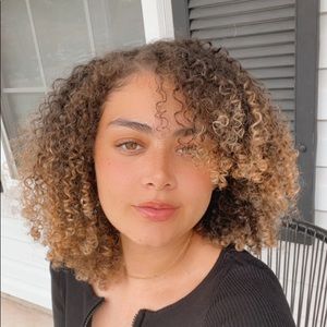 Meet your Posher, Marisa